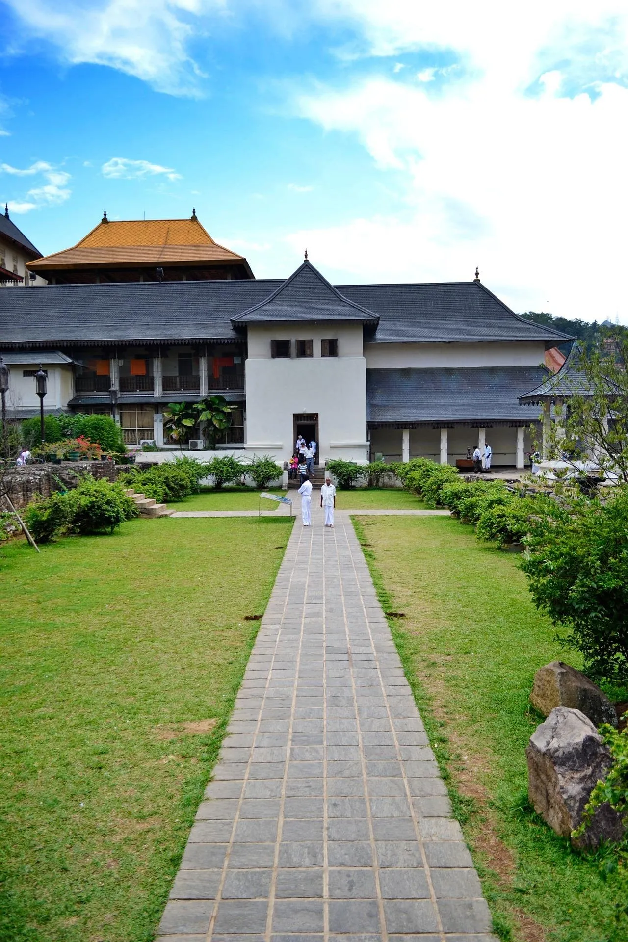 nuzree-temple-of-the-tooth-281135_1920